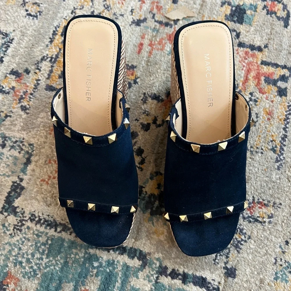 Marc Fisher Zyme2 blue Leather platform wedge sandal gold-tone studs Women’s‎ 8